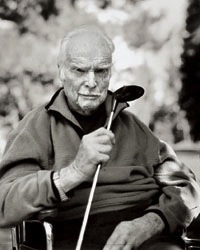 An older Mike Austin holds a fairway wood